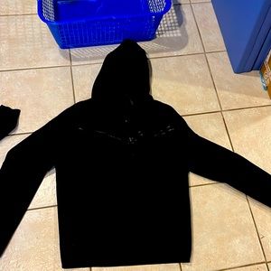 Black Nike Tech for sale it’s a large and is not worn